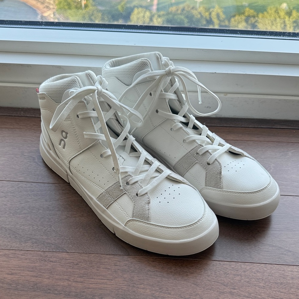 On THE ROGER Clubhouse Mid Men’s Sneaker